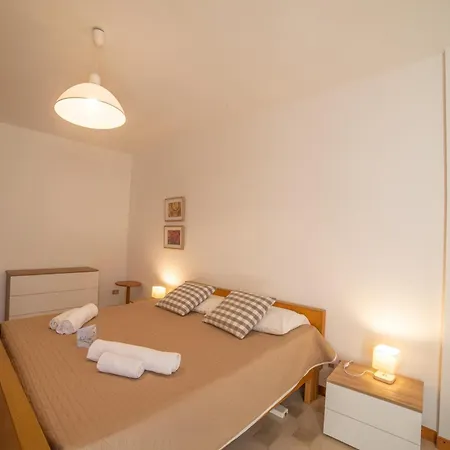 Flow Near & Centre - Happy